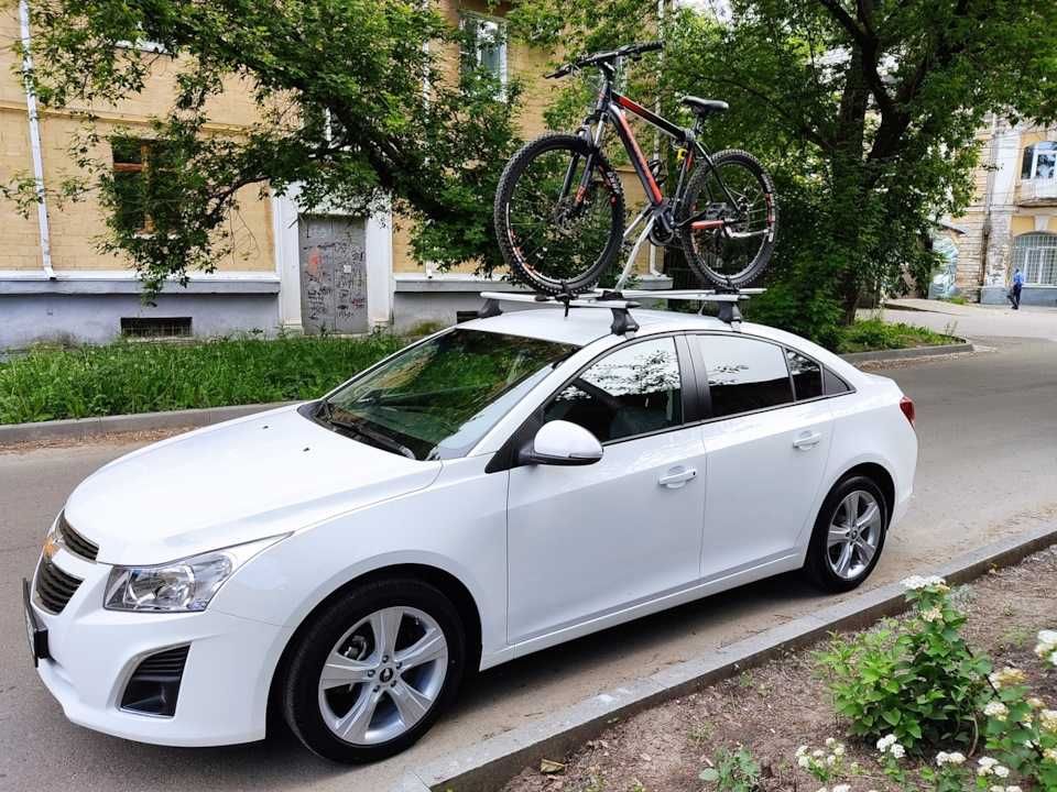 Багажник на крышу (поперечины) Thule Chevrolet Cruze седан/хэчбэк