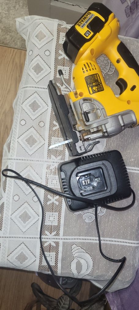 Vind pendular Dewalt DC 330