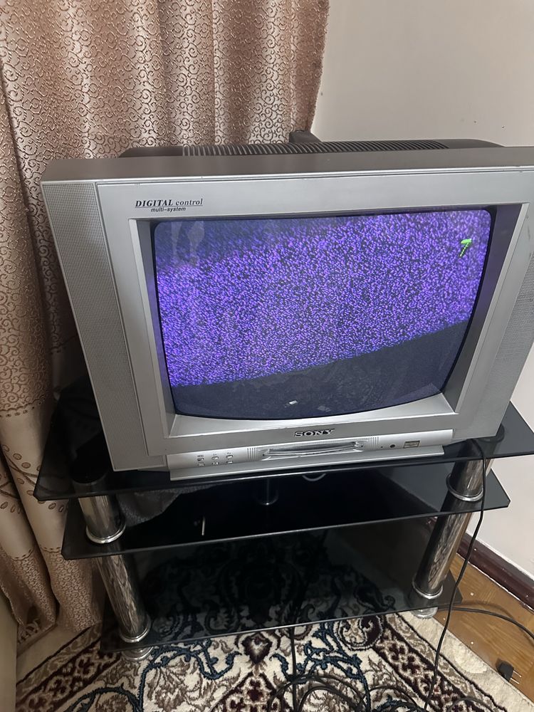 Продаётся телевизор + подставка для телевизора