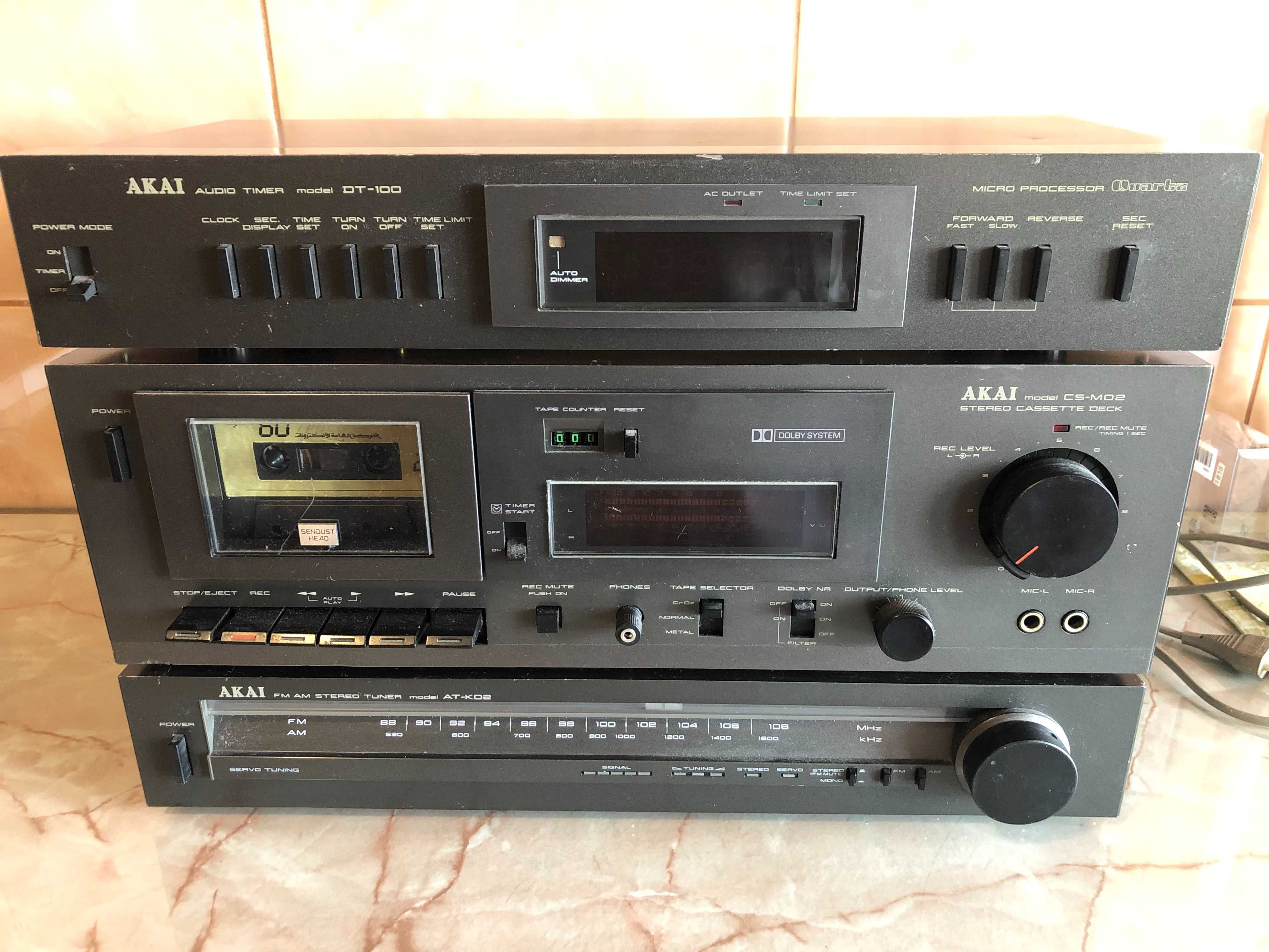 Linie audio AKAI culoare neagra din 1980