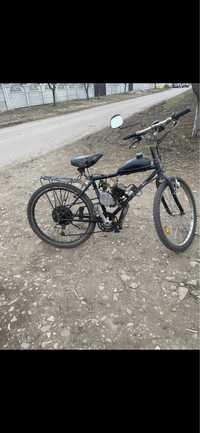 Vand bicicleta cu motor sau