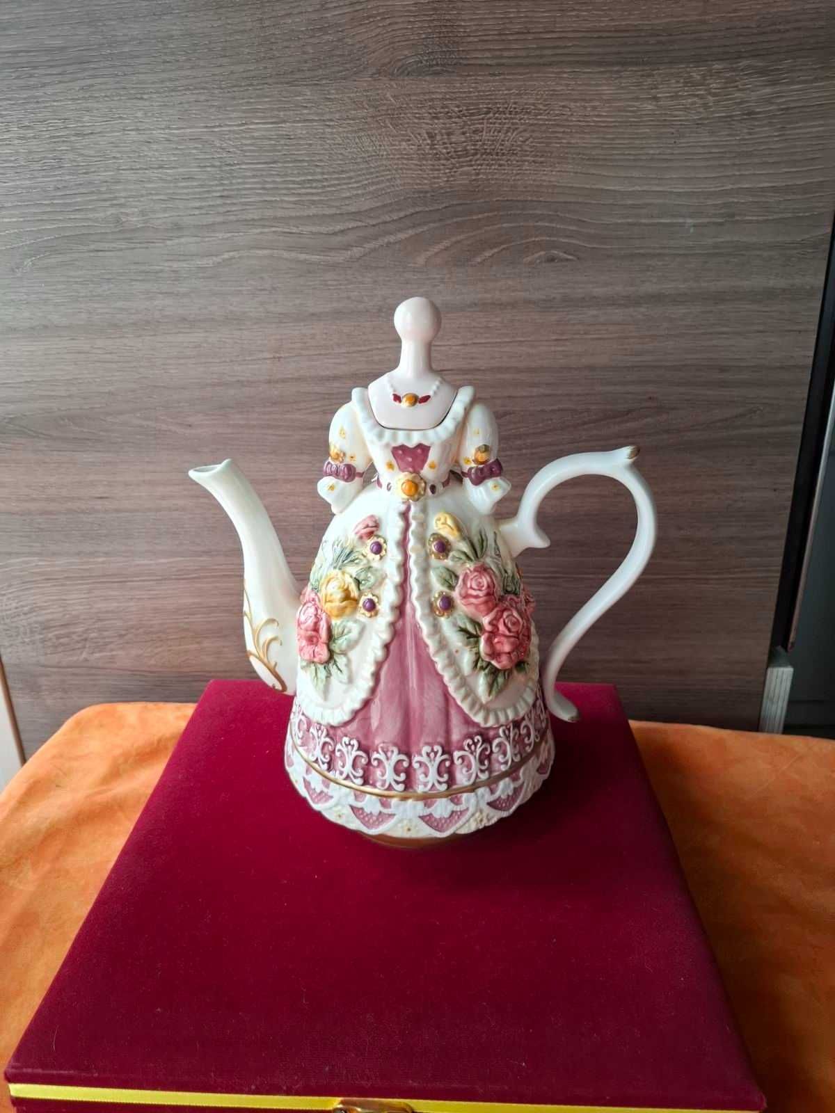 Порцеланов чайник