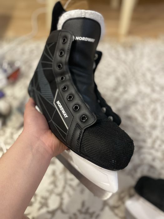 Коньки NORDWAY 100 сосотояние не очень хорошее