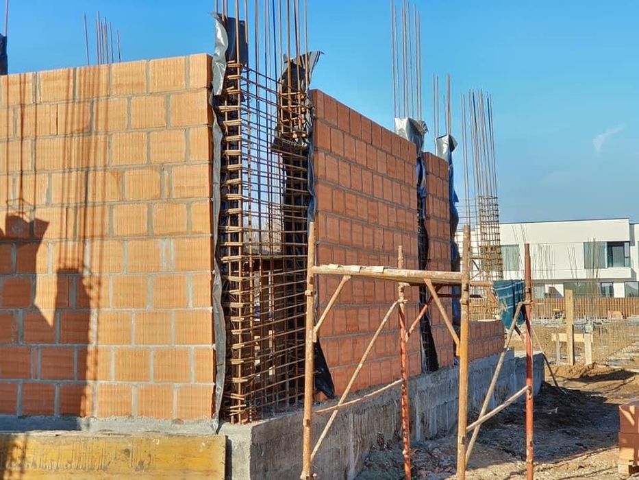 Case la Roșu și la Cheie