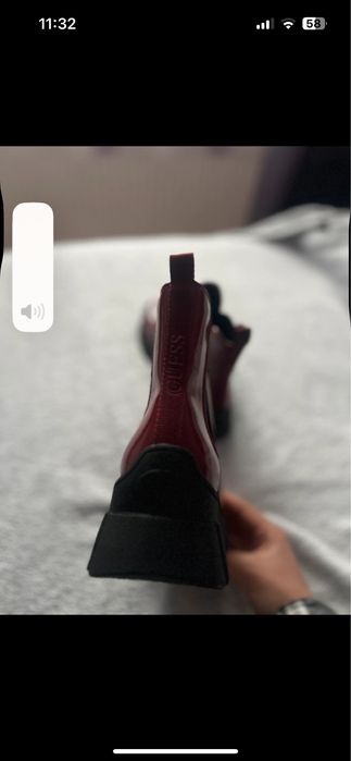 Ghete Guess femeii noi cu eticheta