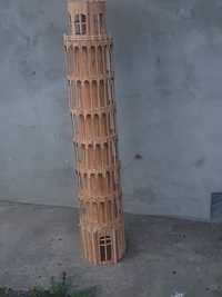 Turnul din Pisa creat din bete de cafea