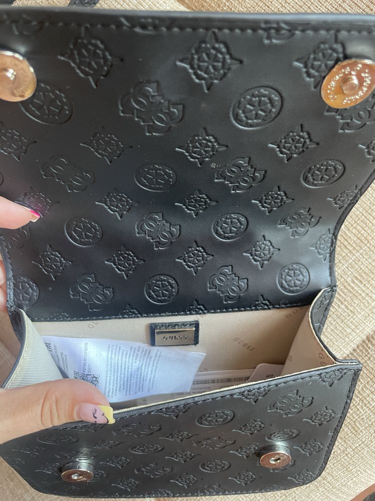 оригинална нова чанта Guess