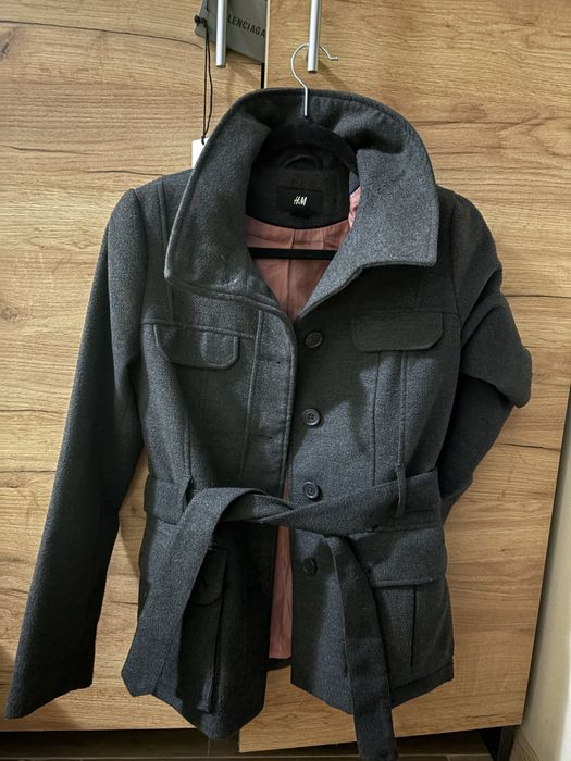 Палто H&M.