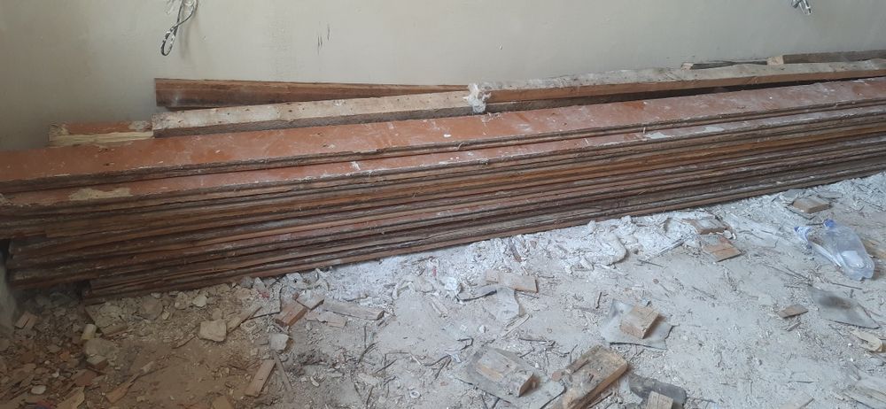 Domdan chiqqan taxta