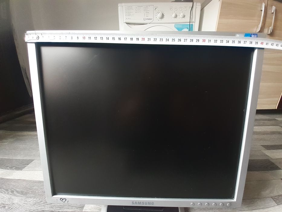 Монитор samsung 47см. диагональ