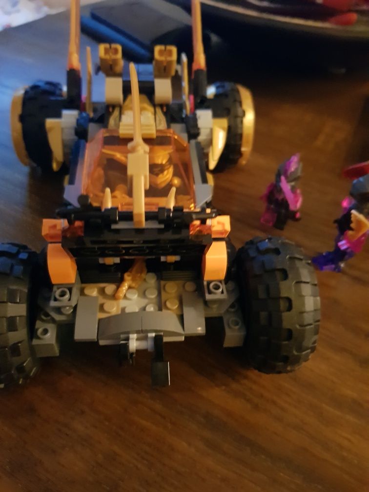 Cole's Dragon Cruiser LEGO направено