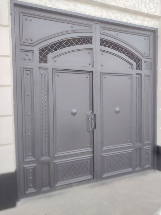 Travertin, marmareno, atachento,  darvoza bo'yash.