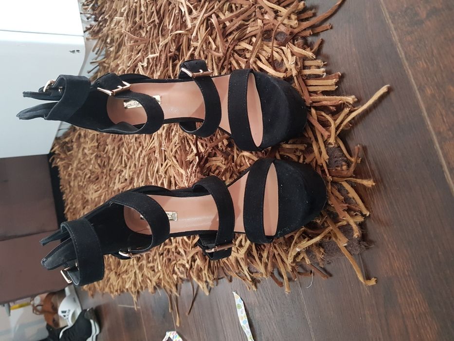 Sandale cu toc gros masura 38