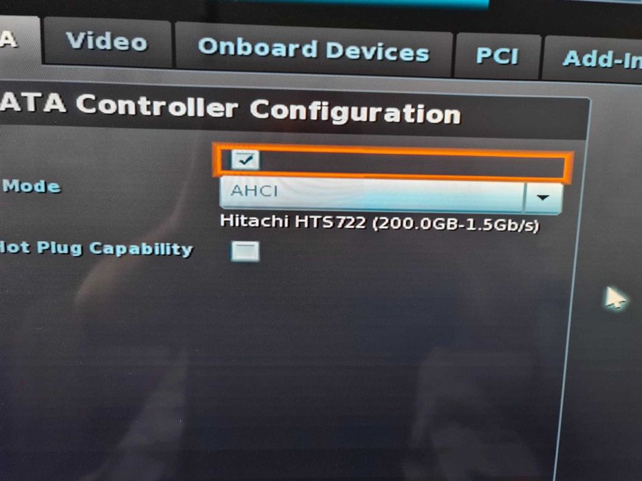 Vad NUC Intel, 4GB RAM, 200GB HDD + HDD extern pt. backup de 500GB.
