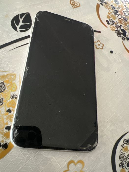 Iphone 11 -256GB -Defect,nu porneste -pentru piese