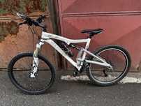 Bicicleta full suspension