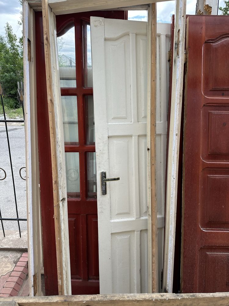 Дверь деревяный