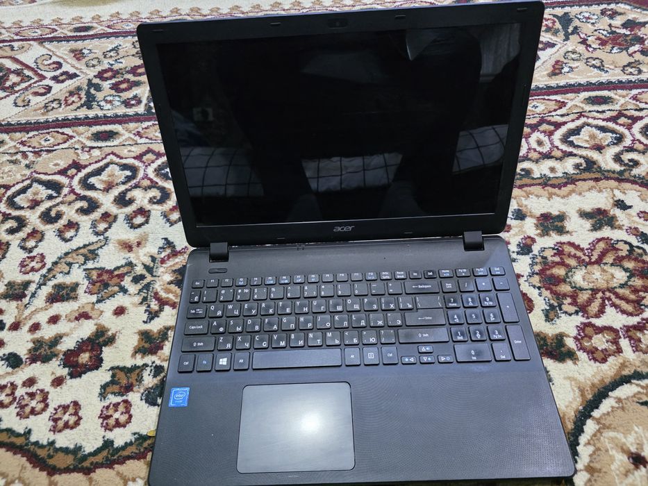 Ноутбук Асер сотилади холати яхши акумлятор улган