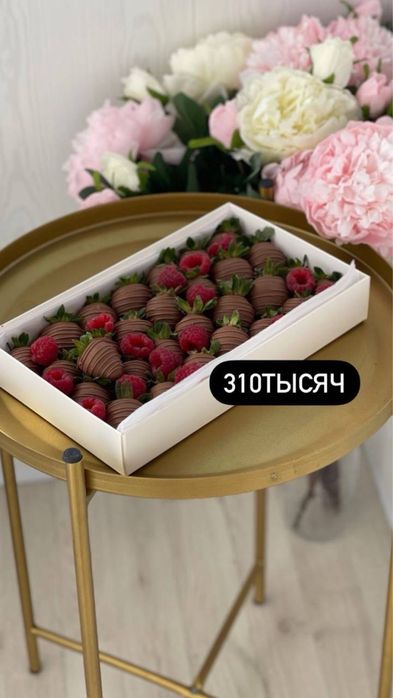 Клубника малина банан голубика в шоколаде