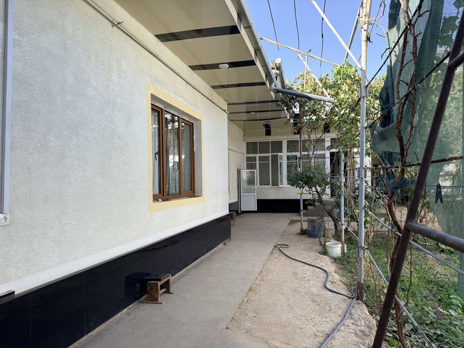 Rohat metro yonida uchaska sotiladi