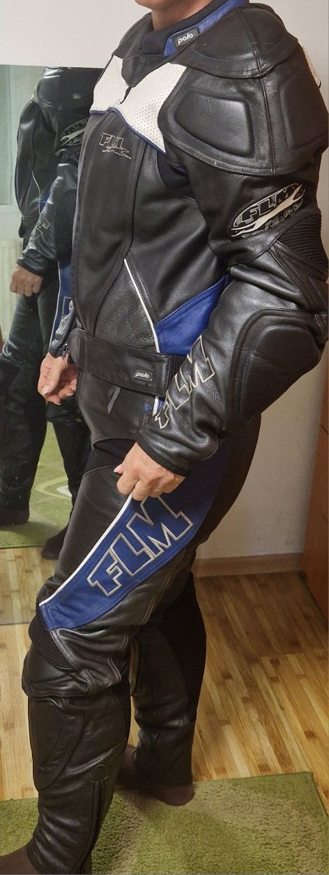 Vând costum moto gp în stare foarte bună