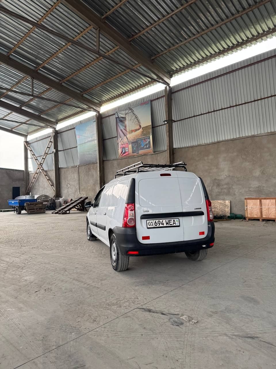 Lada Largus srochna sotiladi