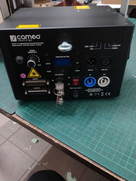 Laser  CAMEO LUKE 700 RGB – Perfect pentru DJ, evenimente NOU