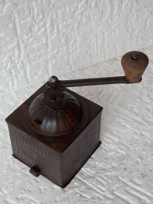 rasnita veche romaneasca,colectie,antichitati,obiecte comuniste,arta