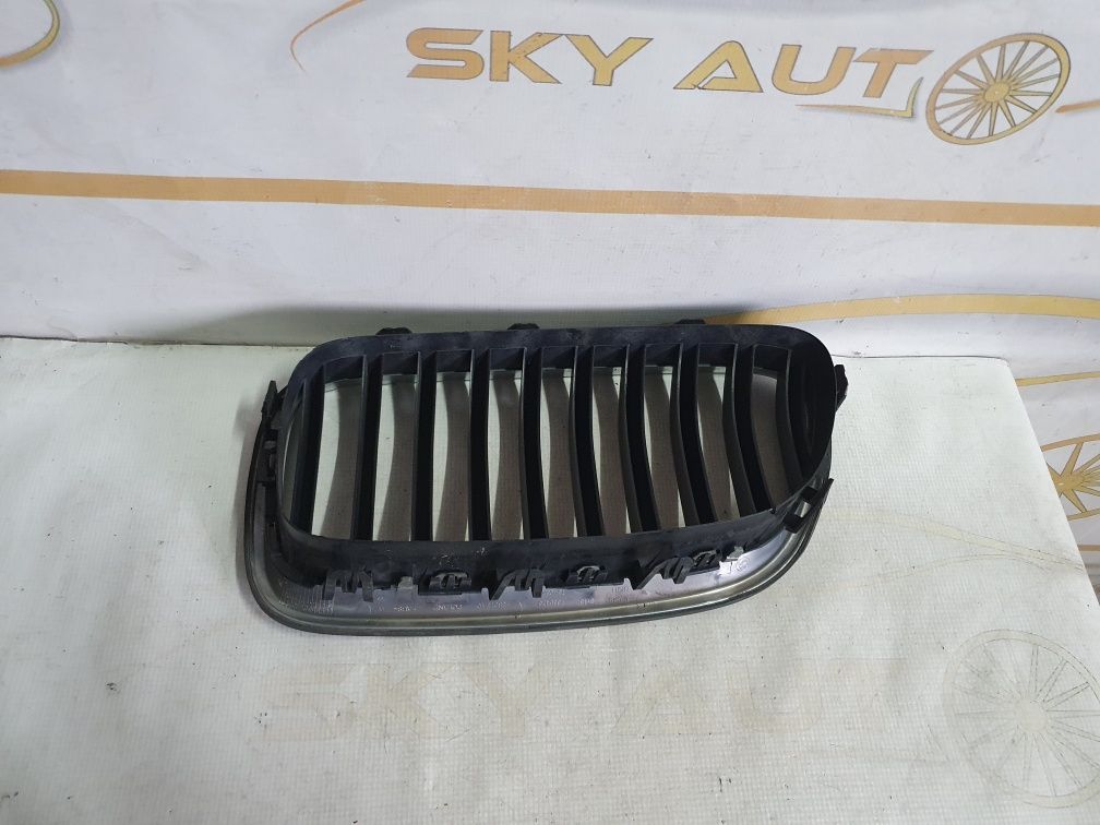 Grila nara dreapta Bmw Seria 5 F10 cod 7336478