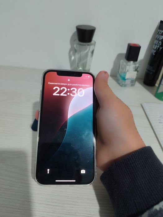 iPhone 12 pro alo holatda