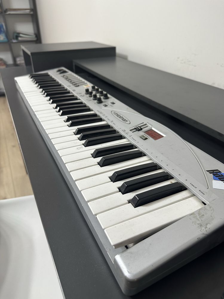 Продается MIDI-клавиатура