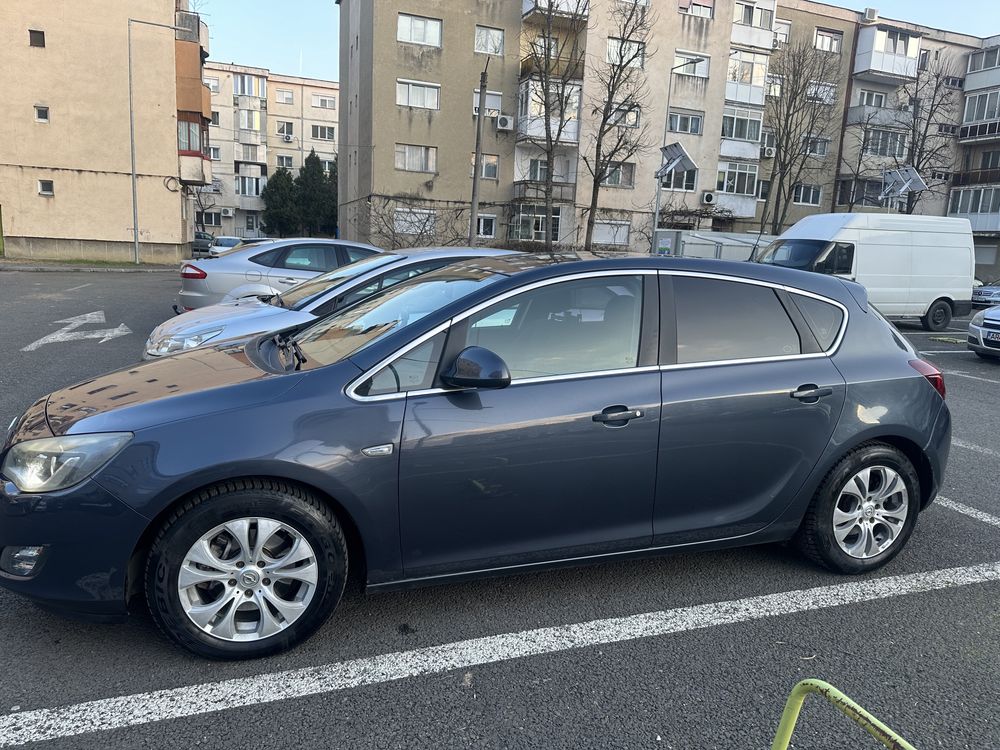 De vanzare opel astra j an 2010