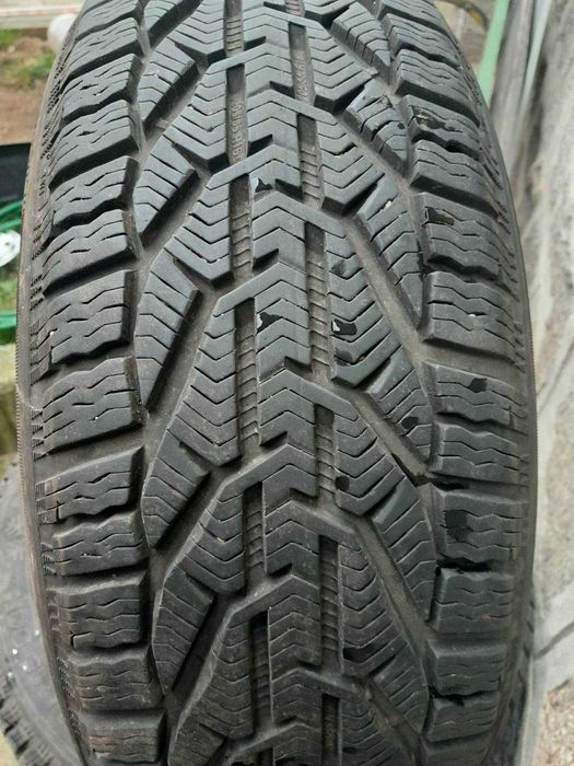 5 броя зимни гуми 15 цола 3 са само с лепенки-200лв.