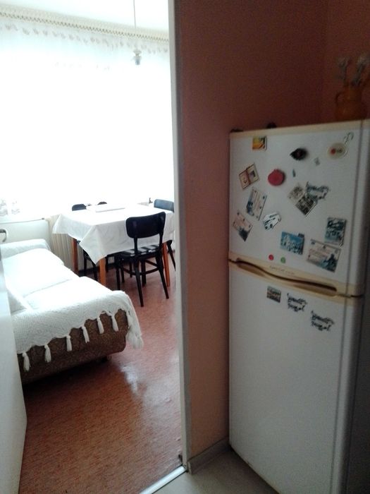 Дава двустаен апартамент под наем в центъра