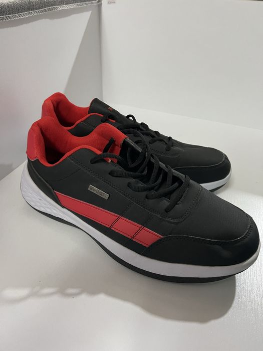 Мужские кроссовки лёгкие