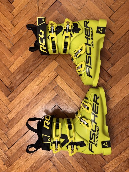 Ski Stockli 128 cm + clapari Fischer RC4 Podium 70 24.5