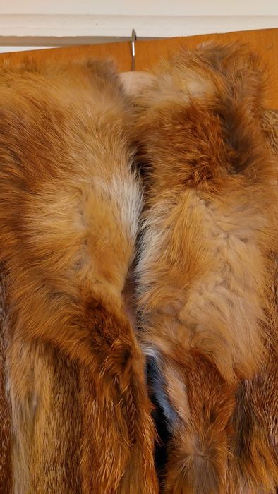 haina blana vulpe 38