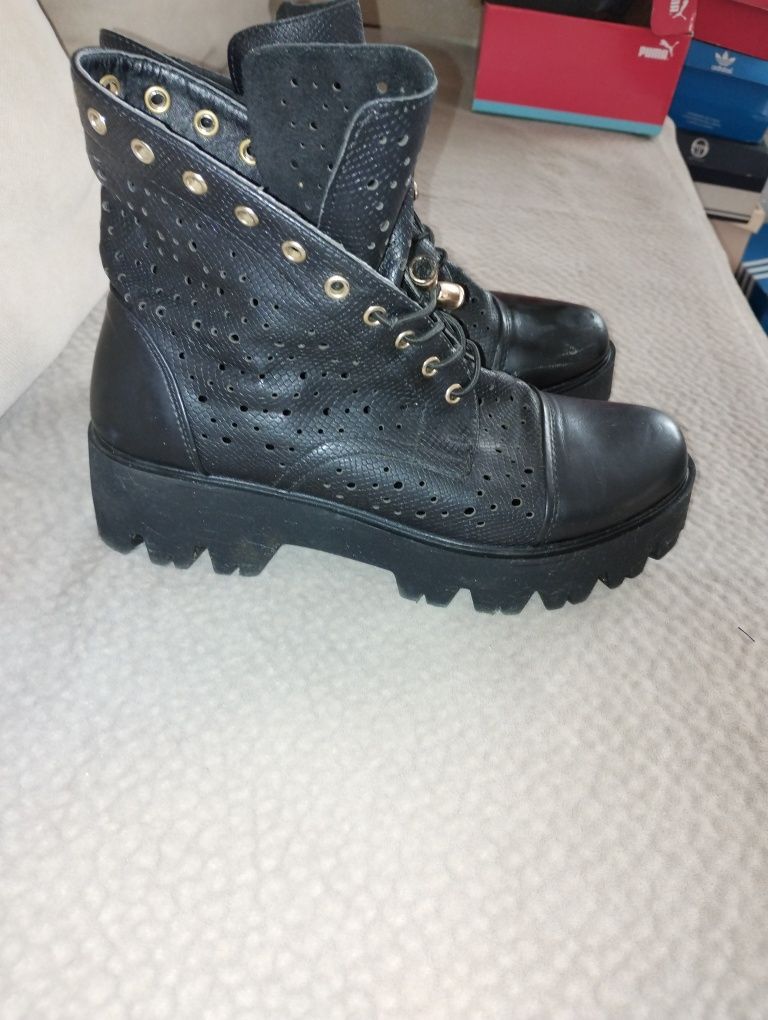 Ghete negre perforate