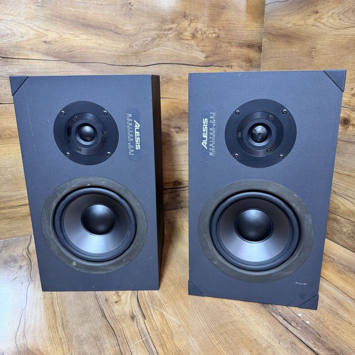 Студийные мониторы Alesis monitor One