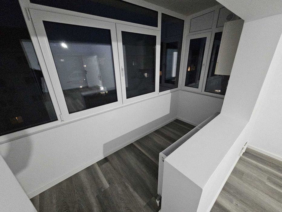 Vand apartament complet renovat cu 3 camere