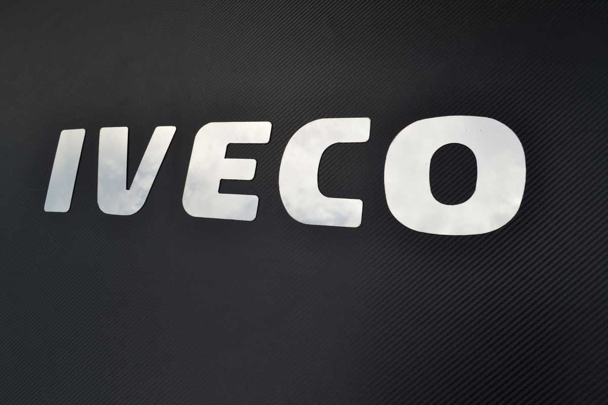 Декорация преден надпис за ИВЕКО IVECO Stralis Hi-Way