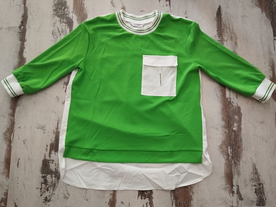 Дамска блуза с дълъг ръкав.