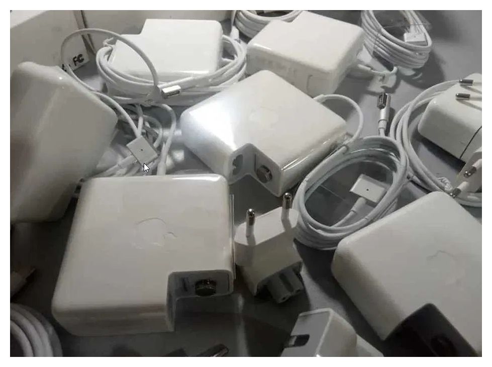 вилка адаптер на Macbook и блок питания зарядка для макбука