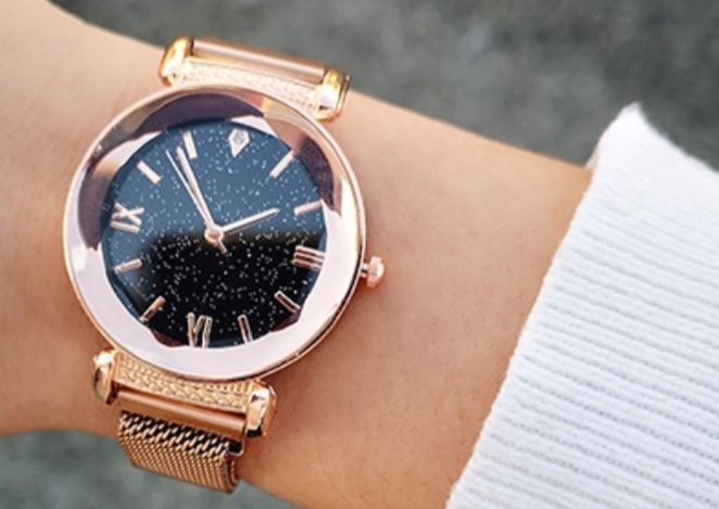 НОВ дамски кварцов часовник, с магнитна верижка