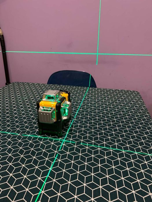 Строителен лазер