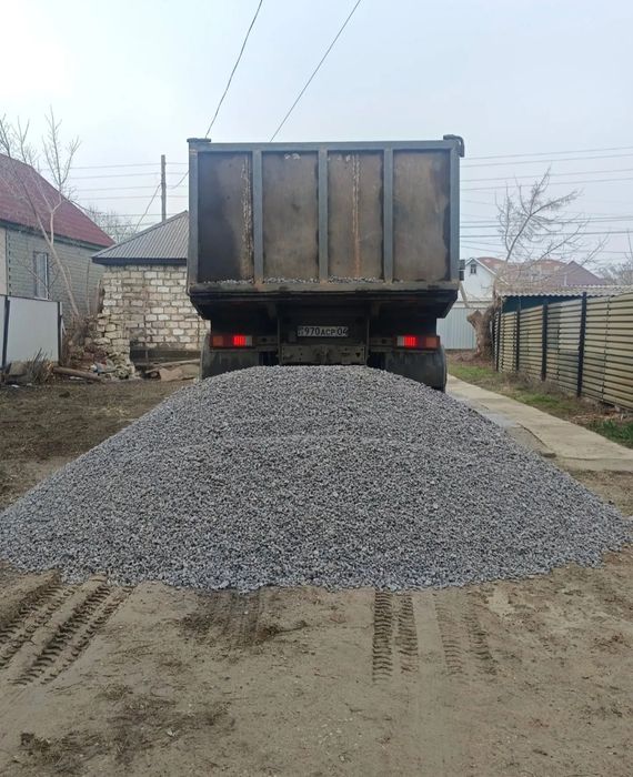 Камаз 15 тон Сникерс шебень окатыш камень отсев пгс мытый песок кум