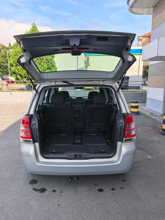 Opel Zafira - inmatriculat 2011, 1.6 benzina, 7 locuri, carlig