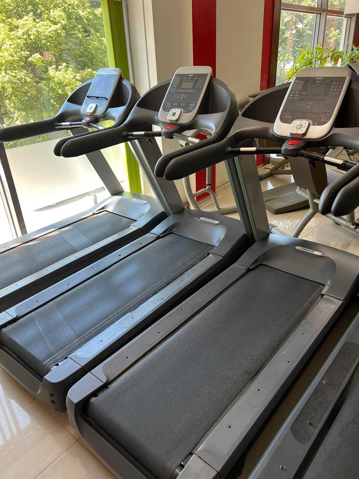 Промо цена! Бягаща пътека Precor 956i Experience