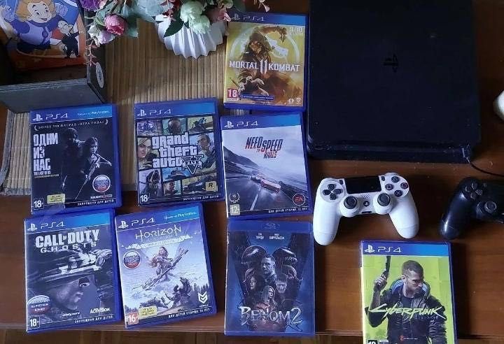 продам приставку Sony PlayStation 4