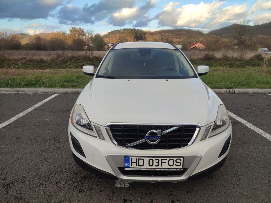 Vând Volvo XC60 AWD